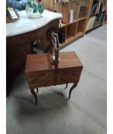 TRAVAILLEUSE PIEDS GALBÉS STYLE RÉGENCE 