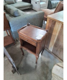 CHEVET PIEDS GALBÉS 1 TIROIR 1 NICHE STYLE RÉGENCE COQUILLE 