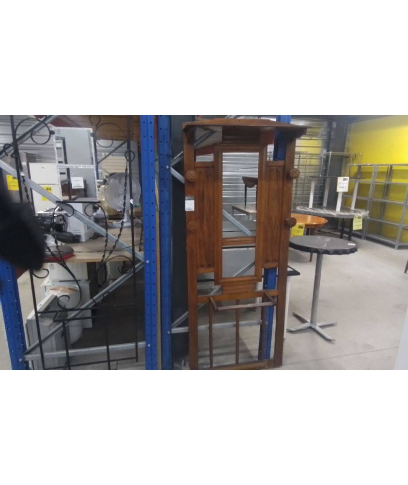 VESTIAIRE BOIS EN L\'ETAT