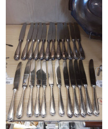 24 COUTEAUX MÉTAL ARGENTÉ GULDEN