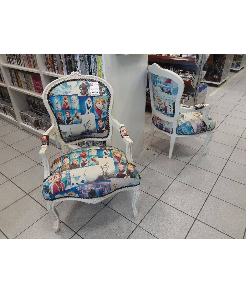 PAIRE DE FAUTEUILS ST LOUIS XV LA REINE DES NEIGES