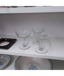 LOT 3 COUPE A CHAMPAGNE 