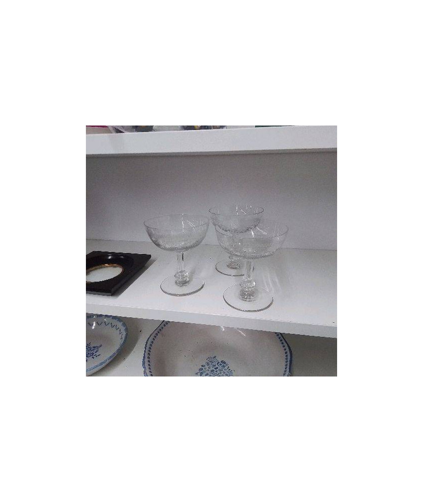 LOT 3 COUPE A CHAMPAGNE 