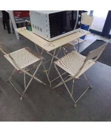 TABLE EN FER AVEC 3 CHAISES 