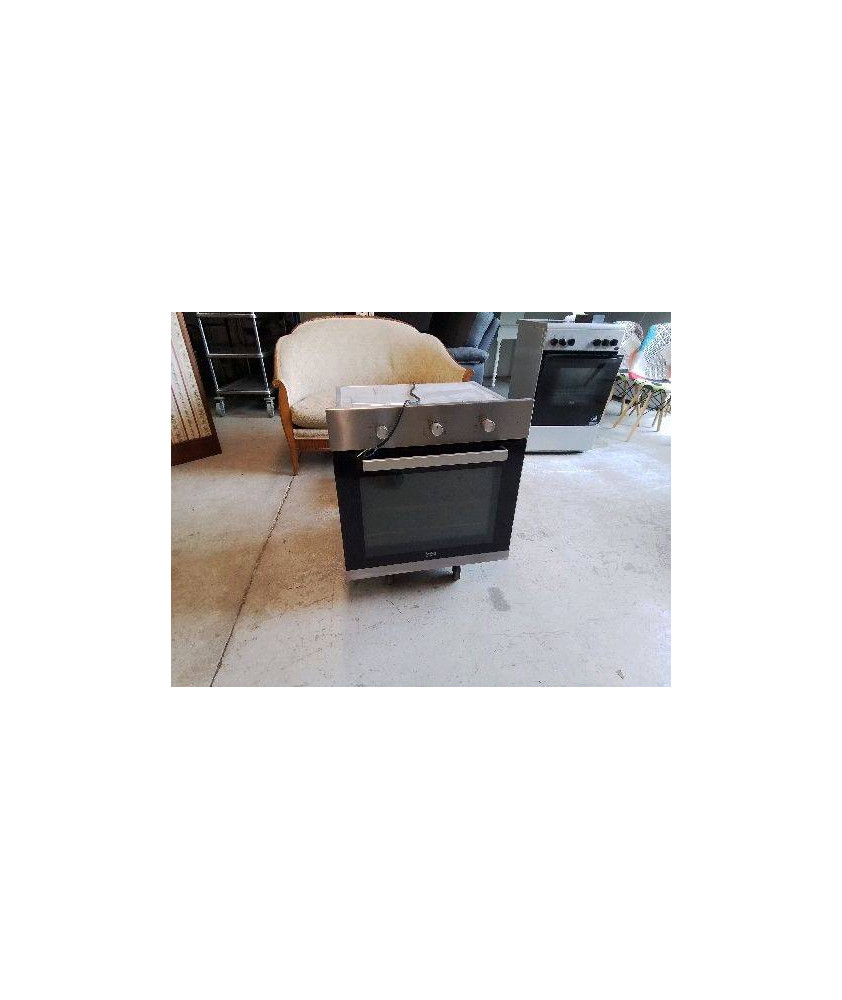 FOUR ELECTRIQUE ENCASTRABLE BEKO