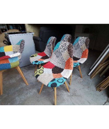 CHAISE FAÇON EAMES CAPITONNÉE 