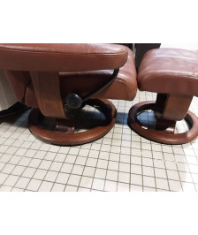 FAUTEUIL ET REPOSE PIED STRESSLESS