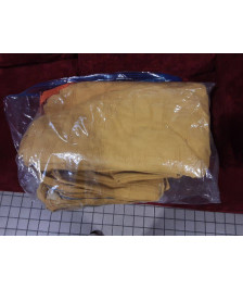 CANAPÉ 2/3 PLACES ROUGE  DEHOUSSABLE AVEC HOUSSE JAUNE 