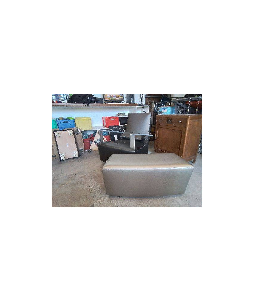 FAUTEUIL A BASCULE ET SON REPOSE PIED LIGNE ROSET