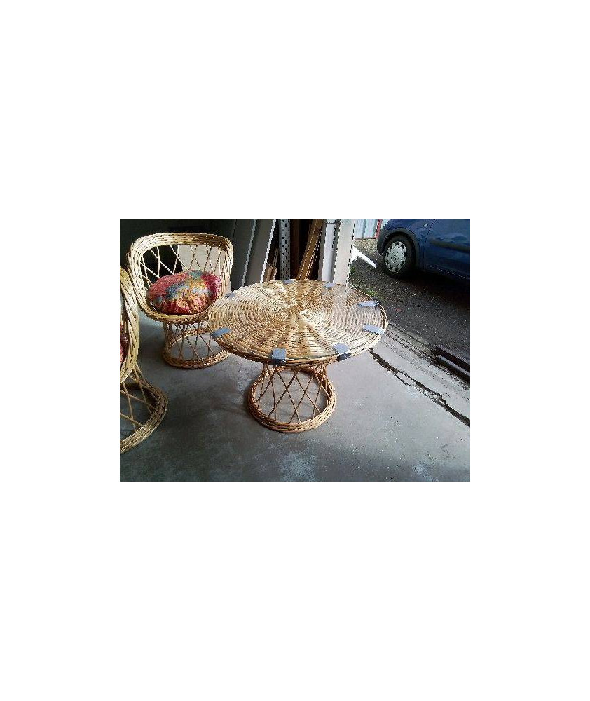 TABLE ROTIN DESSUS VERRE