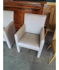 FAUTEUIL CLUB A ROULETTES PU TAUPE