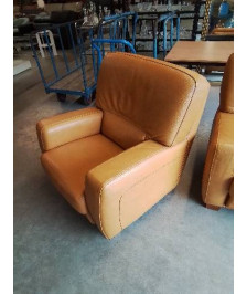 FAUTEUIL CUIR FAUVE PIEDS BOIS CLAIR