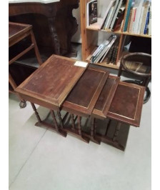 4 TABLES BASSES GIGOGNES ACAJOU A COLONNES 