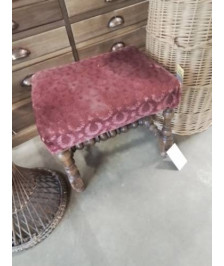 TABOURET PIÈTEMENT BOIS TOURNÉ A ENTRETOISE CAPITONNÉ VELOURS GRENAT 