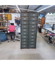 MEUBLE INDUSTRIEL À CLAPETS