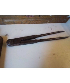 ANCIEN COMPAS A POINTE SECHE