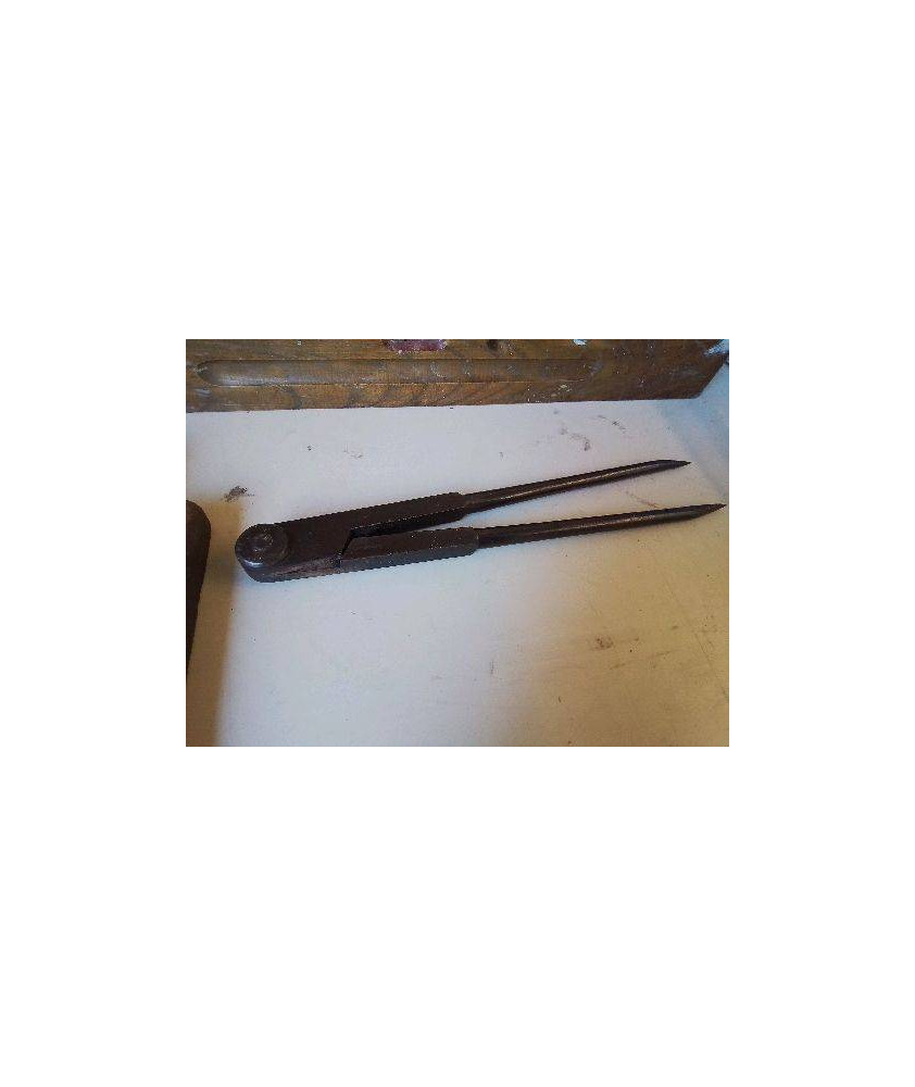 ANCIEN COMPAS A POINTE SECHE