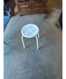 TABOURET MÉTAL BLANC ASSISE AJOURÉE 