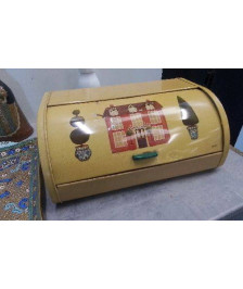 HUCHE A PAIN METAL EN L’ETAT 