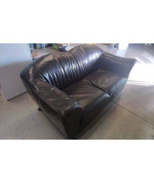 CANAPE CUIR 2 PLACES / EN L’ÉTAT ( ACCOUDOIR)