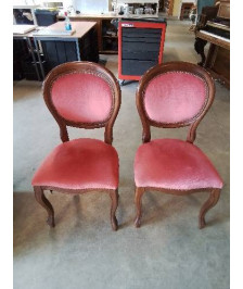 PAIRE DE CHAISES BOIS ASSISE ET DOSSIER CAPITONNÉ VELOURS VIEUX ROSE STYLE LOUIS PHILIPPE 
