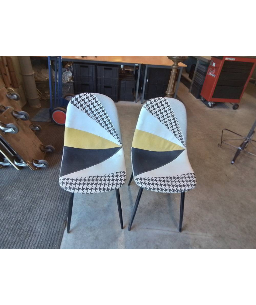 PAIRE DE CHAISES TISSU NOIR JAUNE ET GRIS PIEDS METAL NOIR 
