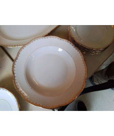 ASSIETTE CREUSE AVEC BORDURE DORÉ 