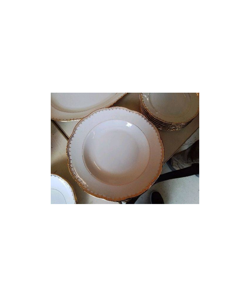 ASSIETTE CREUSE AVEC BORDURE DORÉ 