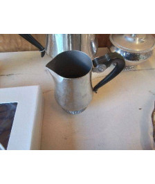 PICHET CRÈME EN METAL