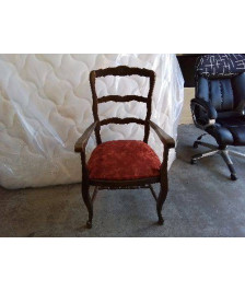 FAUTEUIL EN BOIS AVEC COUSSIN ROUGE 