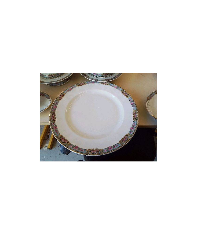 PLAT PORCELAINE MOTIF FLORAL 