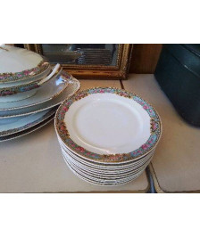 LOT D’ASSIETTES À DESSERT PORCELAINE MOTIF FLORAL 