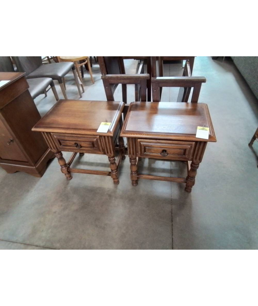 CHEVET A COLONNES ET ENTRETOISE 1 TIROIR STYLE RÉGENCE