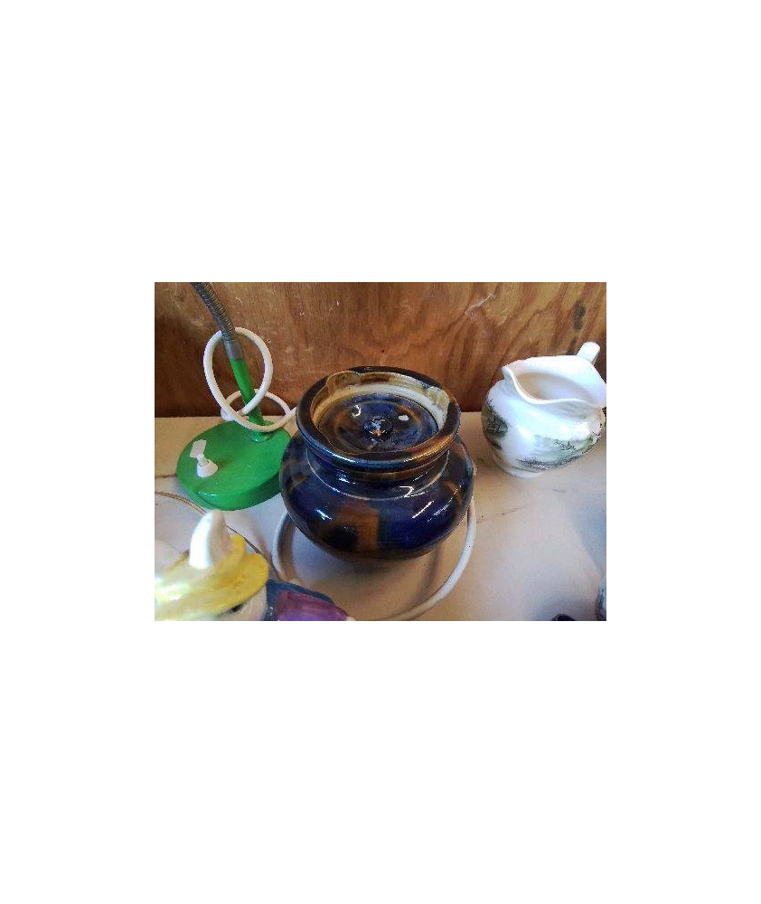 POT AVEC SON COUVERCLE 