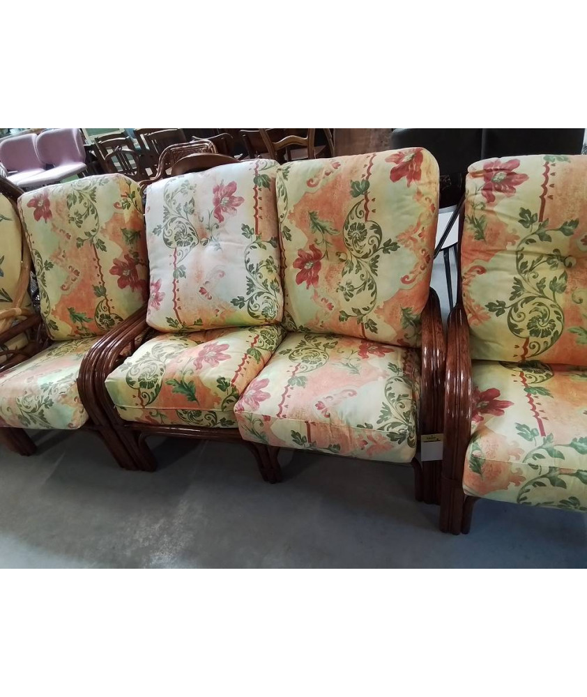 CANAPÉ ROTIN ASSISE ET DOSSIER TISSU JAUNE AUX  FLEURS ROUGE