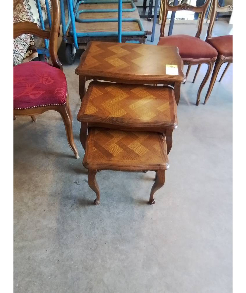 3 TABLES BASSES GIGOGNES STYLE RÉGENCE