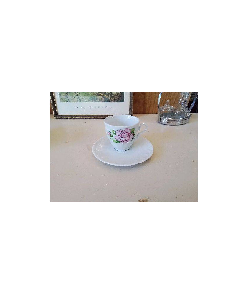 TASSE ET DESSOUS A MOTIF DE FLEURS 