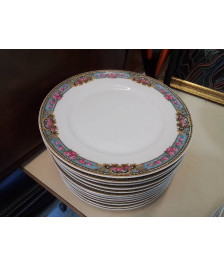 LOT D\'ASSIETTES À DESSERT PORCELAINE MOTIF FLORAL