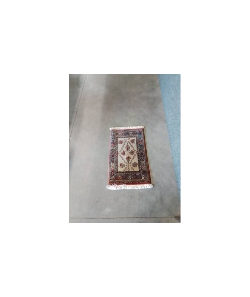 TAPIS FAIT MAIN ROUGE BLEU ECRU 41X65