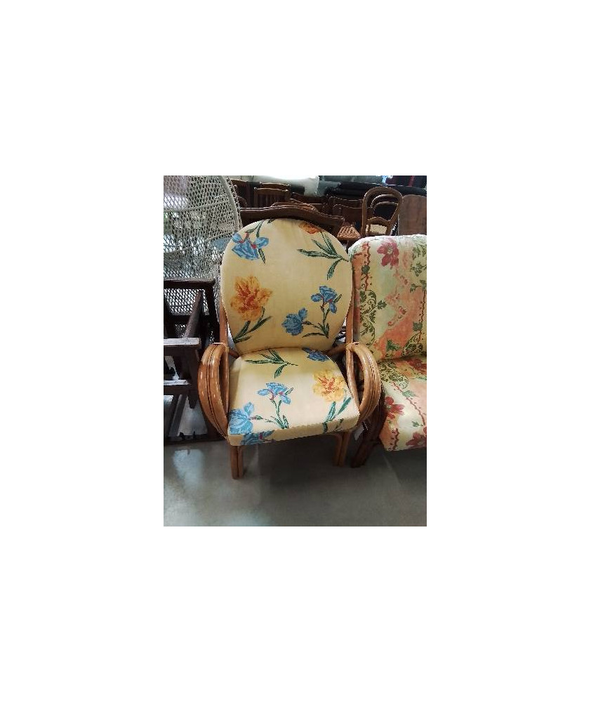 FAUTEUIL ROTIN CLAIR ASSISE ET DOSSIER COUSSINS TISSU JAUNE FLEURI 
