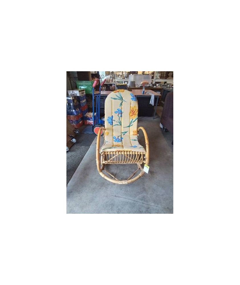 ROCKING CHAIR TISSU ASSISE TISSU JAUNE AUX FLEURS BLEUES