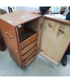 COFFRE SUR ROULETTES 