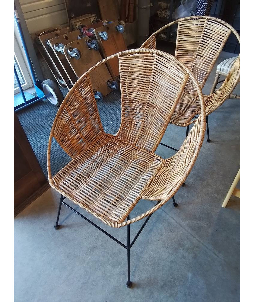 FAUTEUIL GONDOLE PIÈTEMENT MÉTAL NOIR ASSISE ROTIN