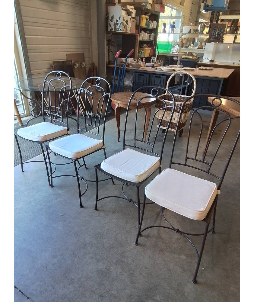 4 CHAISES CINTRÉ FER FORGÉ NOIR AVEC COUSSINS ECRU