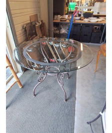 TABLE RONDE PIÈTEMENT FER FORGÉ MARRON PLATEAU VERRE 107CM
