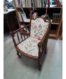 FAUTEUIL BOIS CAPITONNÉ TISSU ECRU FLEURI ACCOTOIRS A BARREAUX DOSSIER CINTRÉ 