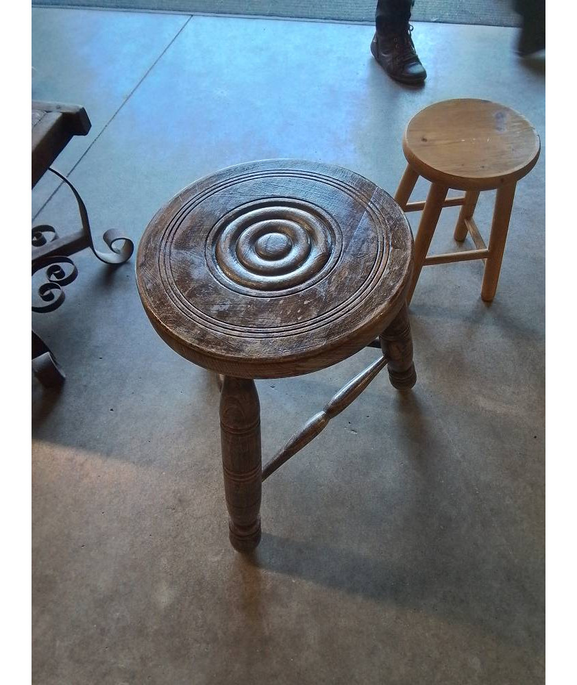 PORTE PLANTE ROND TRIPODE STYLE BRUTALISTE 