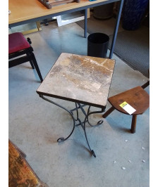 SELLETTE FER FORGÉ DESSUS PLATEAU MARBRE