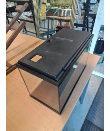 AQUARIUM VERRE ET RÉSINE NOIR