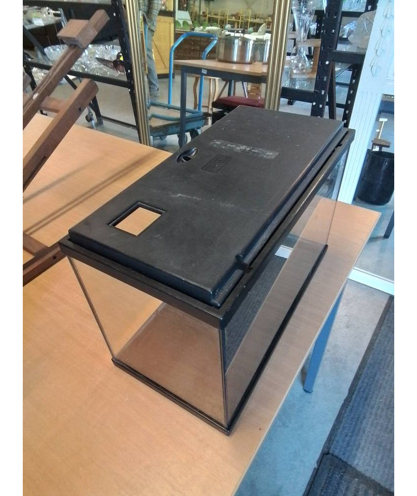 AQUARIUM VERRE ET RÉSINE NOIR